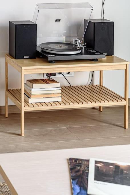 Ferienwohnung Cozy Japanese Oasis With Balcony, Gramophone, Netflix Wilna Exterior foto